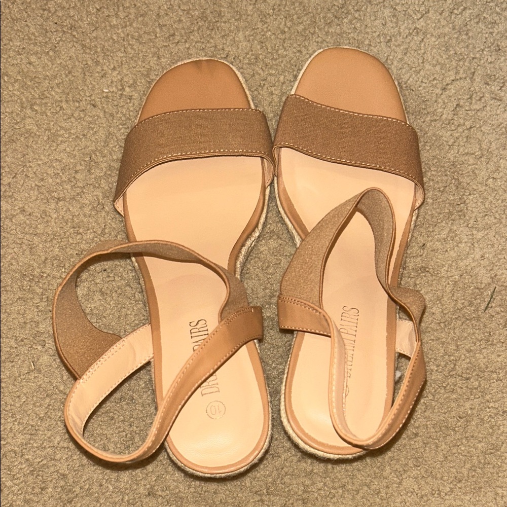 Dream Pairs Brown and Tan Sandals